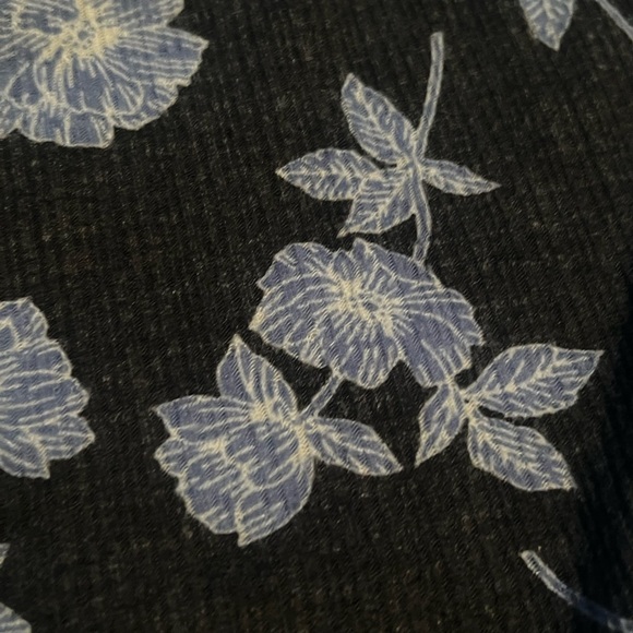 Floral Blue and White Women's Top - Picture 6 of 6